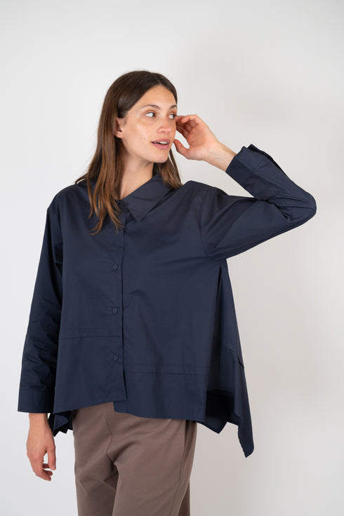 Asymmetrisches Hemd